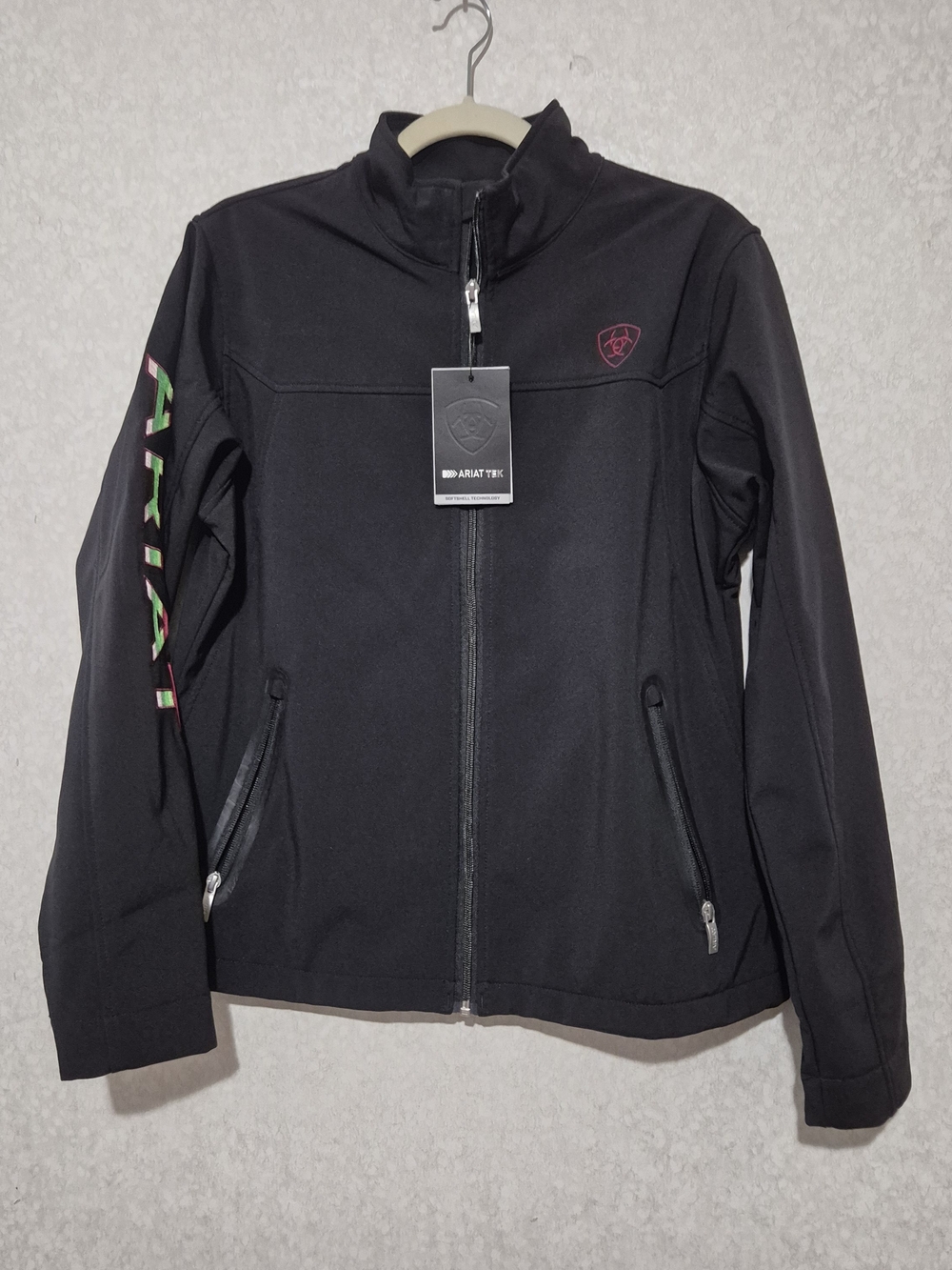 NWT Ariat Black-Serape Softshell Jacket with Pink Logo-flowers Embroidered-Large